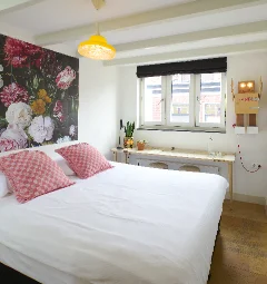 helloiamlocal_room_heem
