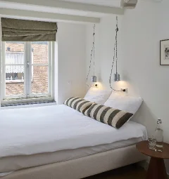 helloiamlocal_room_holstein